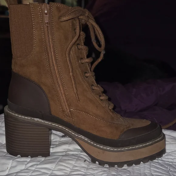 Women's Brown Ankle Boots - Picture 2 of 2